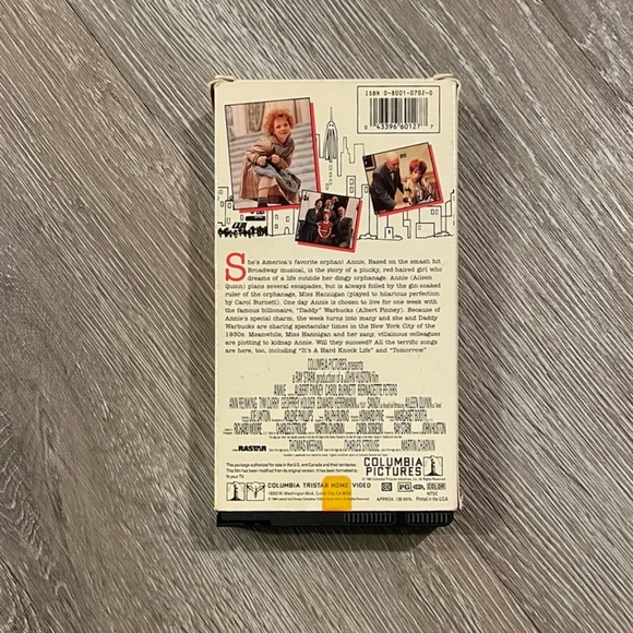 EUC Annie VHS is a atory of an orphan from New York City taken by A billionaire - Picture 3 of 5